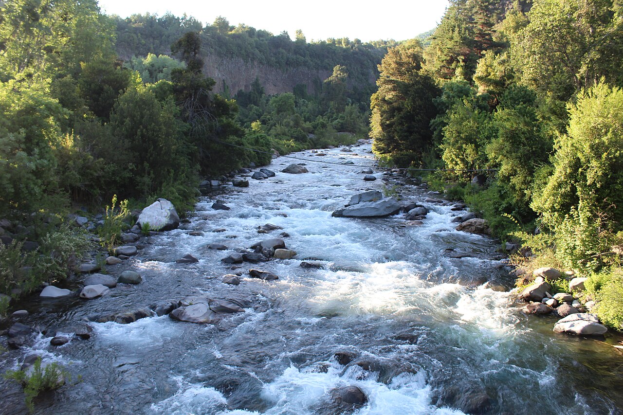Foto de Molina → Parque Nacional Radal Siete Tazas por el río Claro (5)