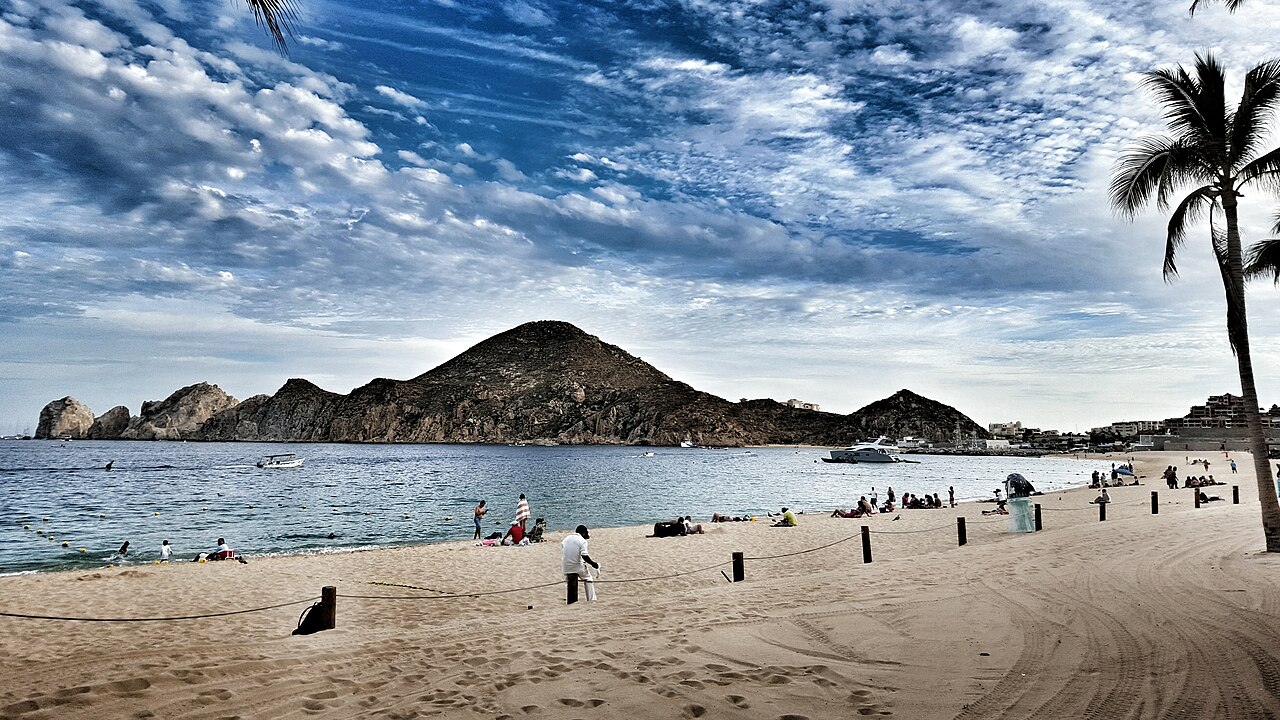 Playa El Médano y vista a El Arco