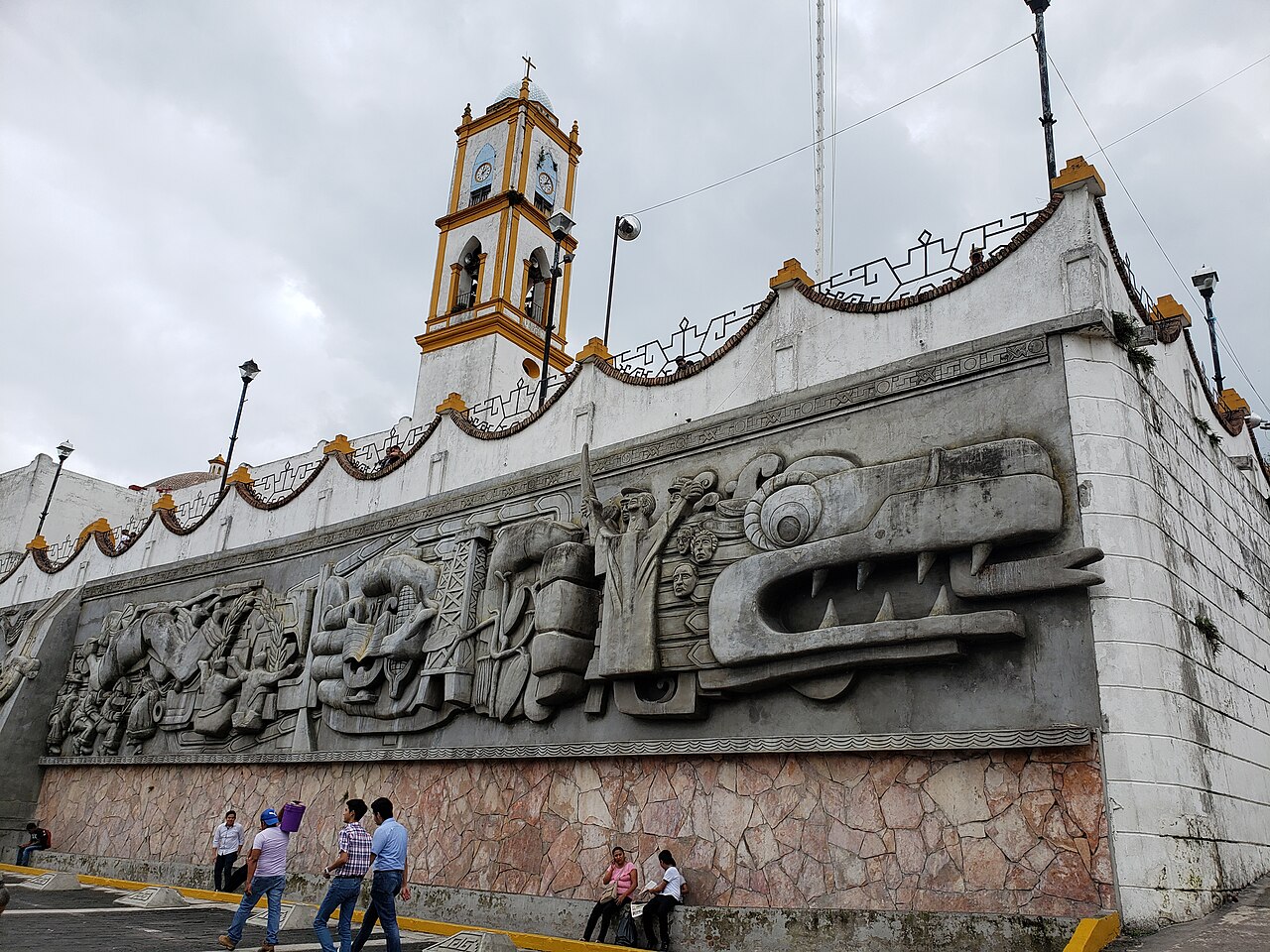 Foto de Centro de Papantla y Monumento al Volador (4)