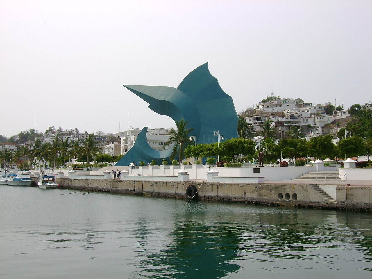 Monumento al Pez Vela y malecón de Manzanillo