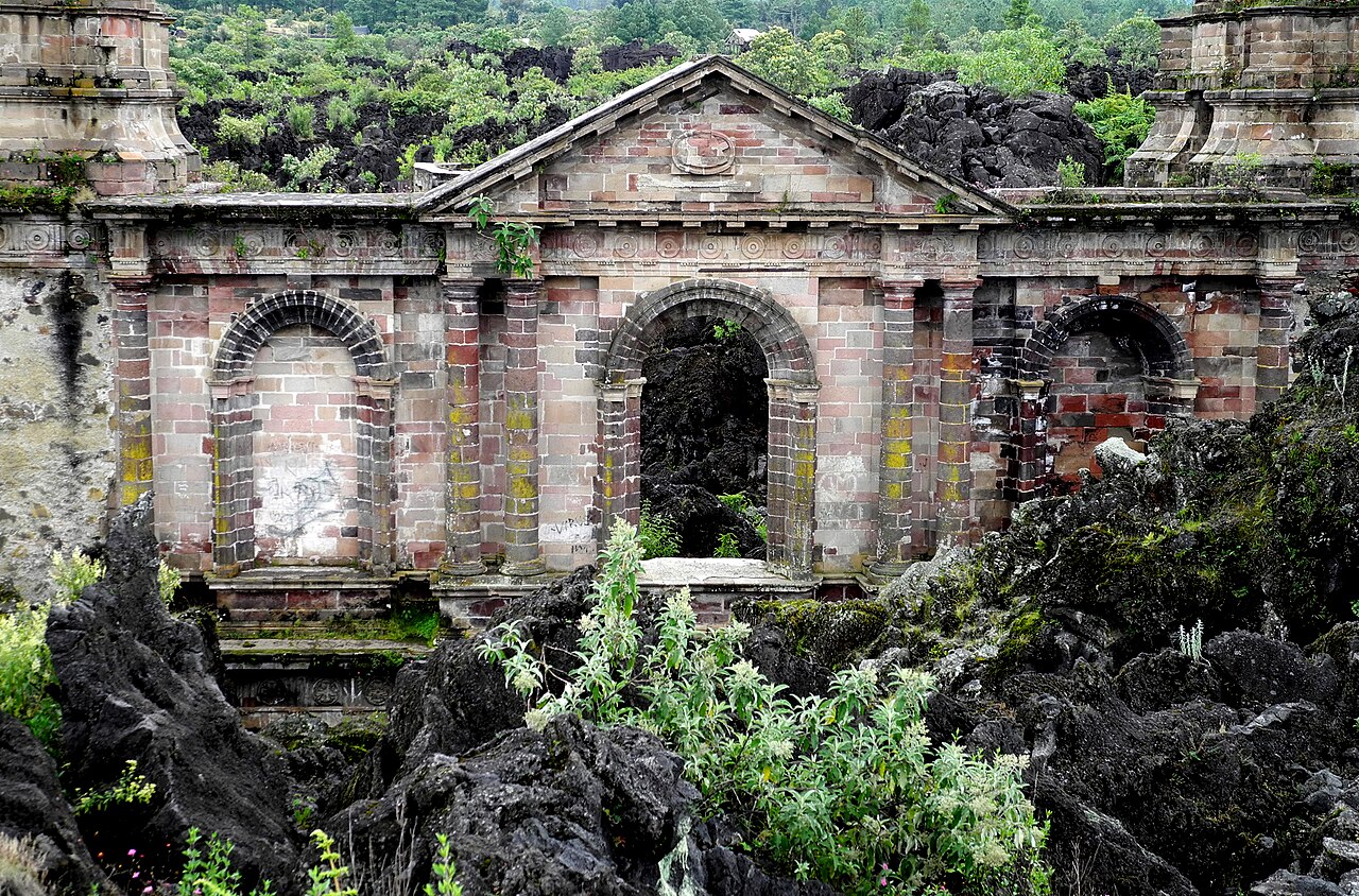 Templo sepultado de San Juan Parangaricutiro