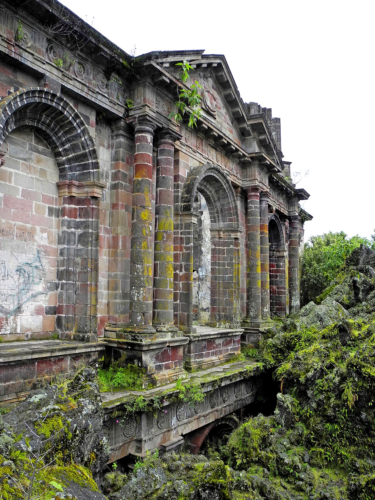 Foto de Templo sepultado de San Juan Parangaricutiro (3)