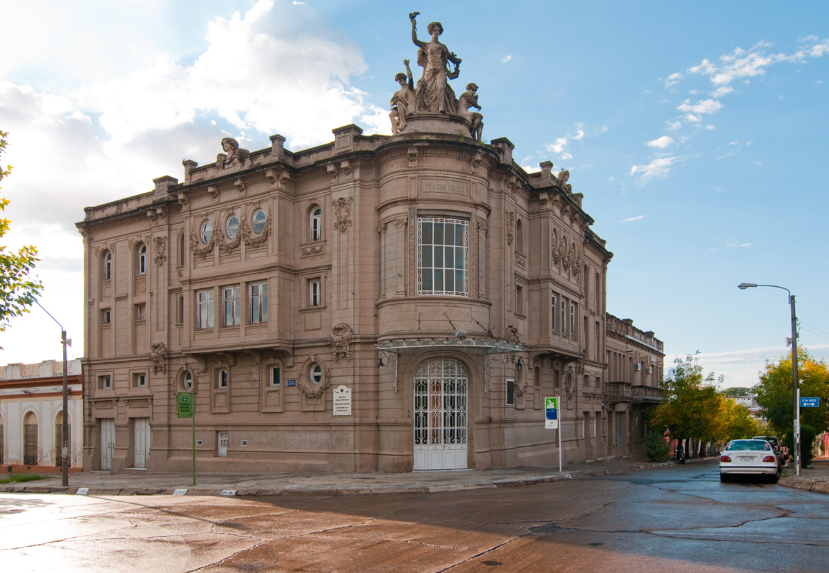 Teatro Miguel Young