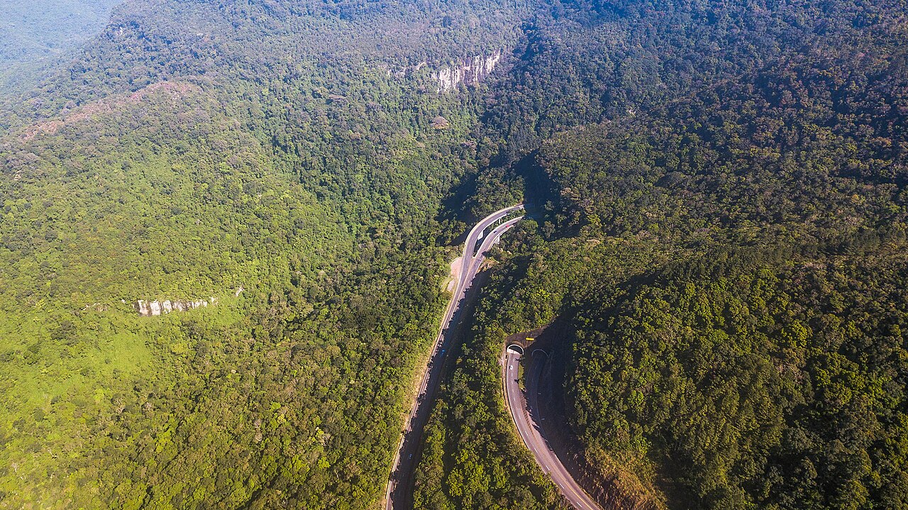 Foto de Rota do Sol (RS-486): Tainhas → Terra de Areia por la bajada de la serra (3)