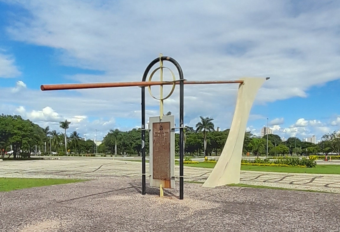 Photo of Praça dos Girassóis y Palácio Araguaia (5)