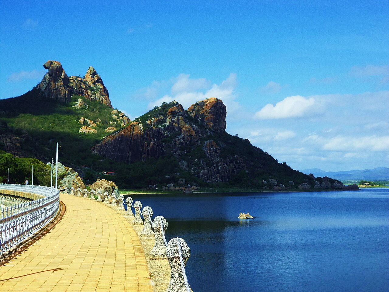 Foto de Pedra da Galinha Choca y Açude do Cedro (5)