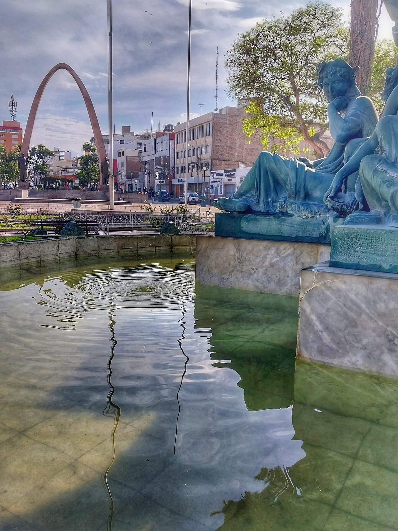 Foto de Arco Parabólico y Catedral de Tacna (3)