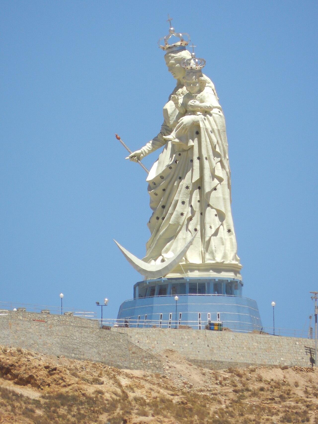 Monumento a la Virgen del Socavón