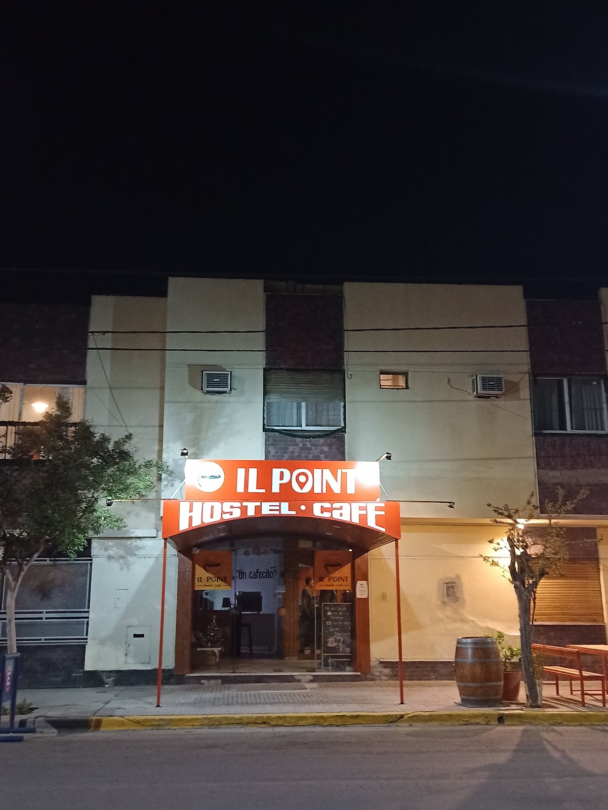 Il point HOSTEL CAFE