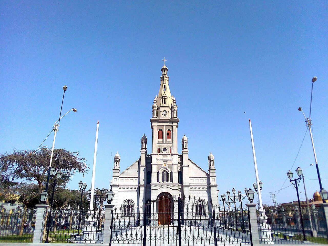 Foto de Santuario del Señor de Luren (3)
