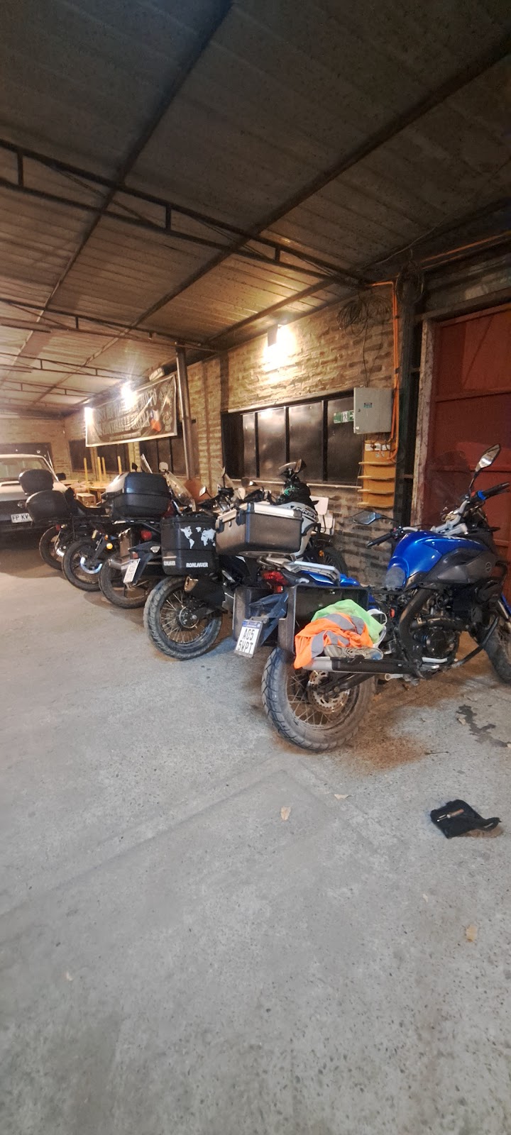 Foto de Posta del viajero en moto de La Calera (2)