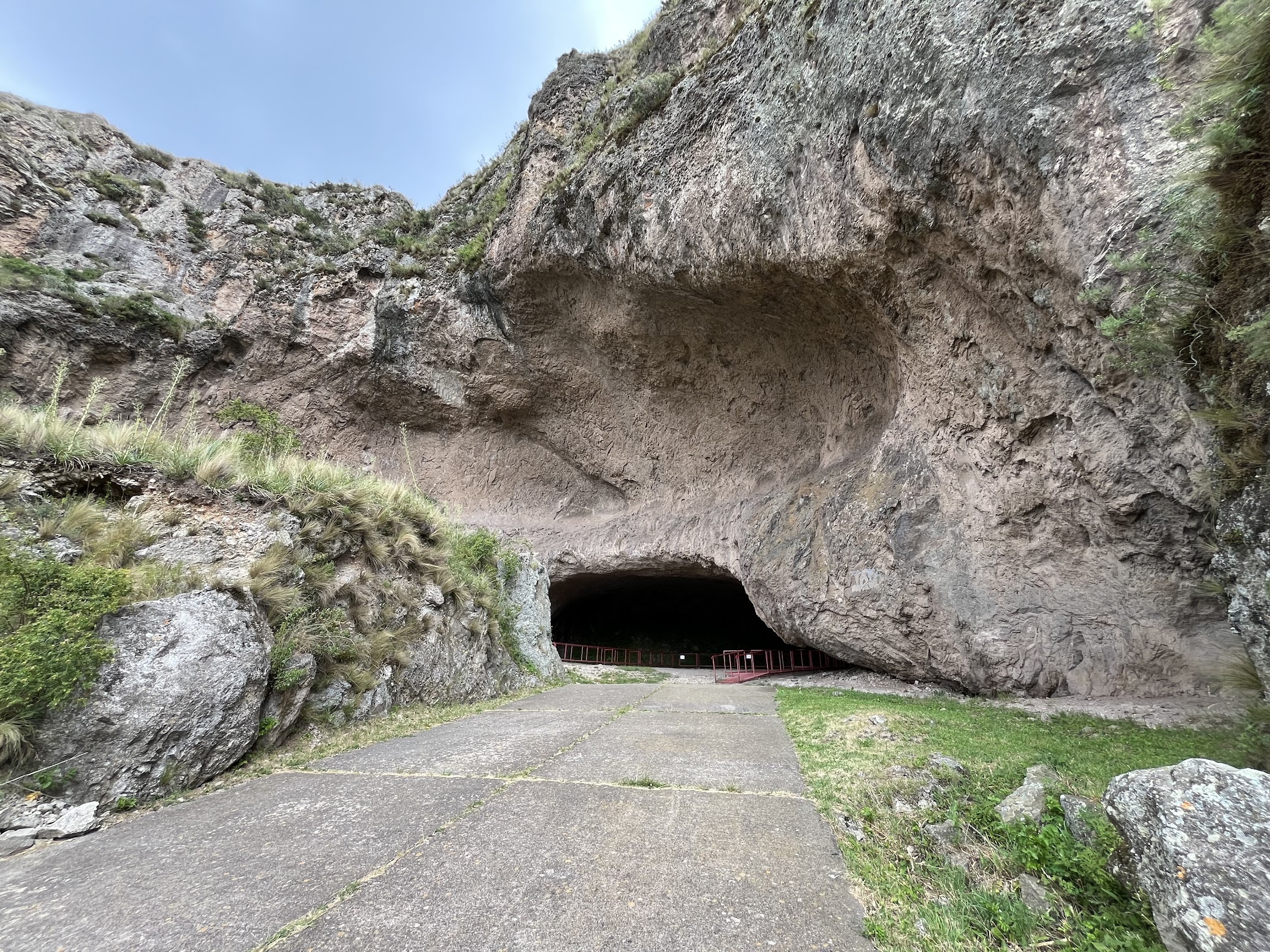 Foto de Gruta de Inti Huasi (3)