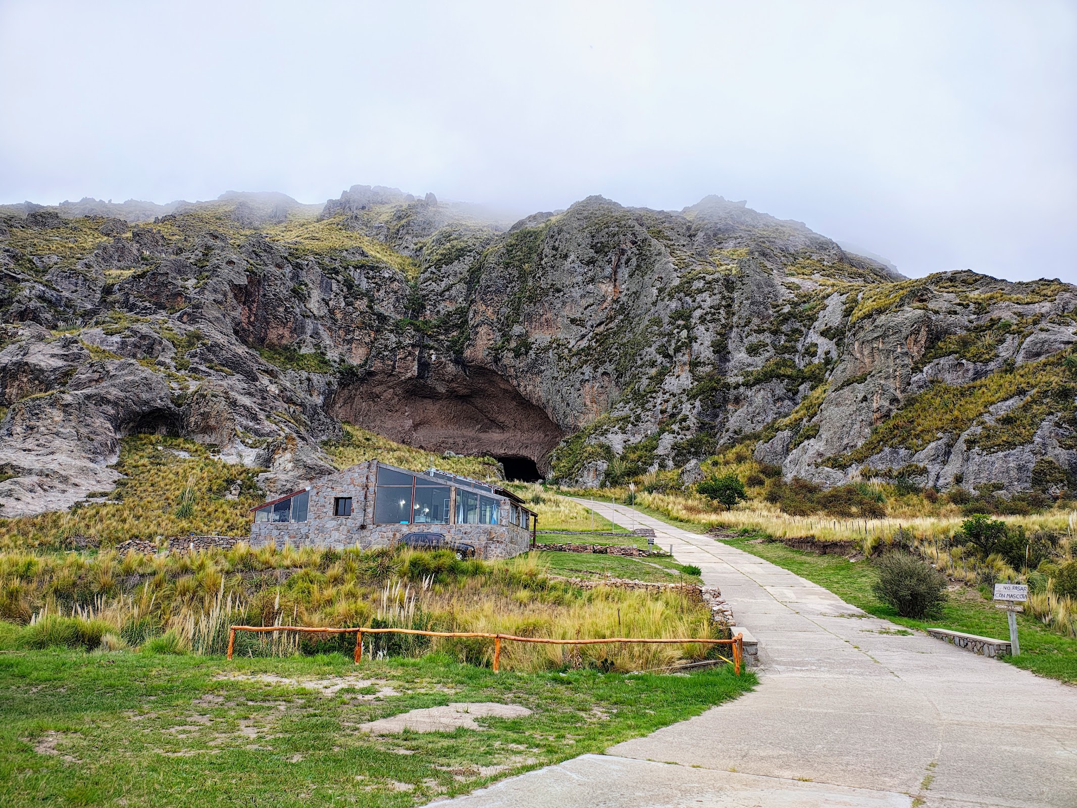 Foto de Gruta de Inti Huasi (5)