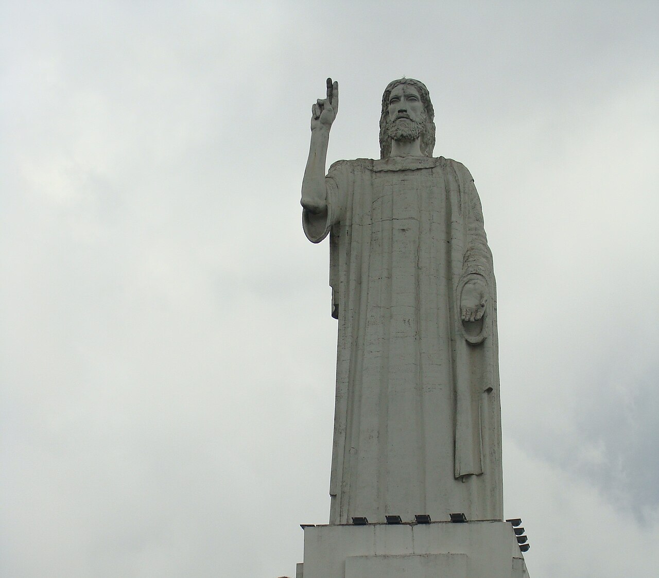 Foto de Cristo Bendicente del Cerro San Javier (4)