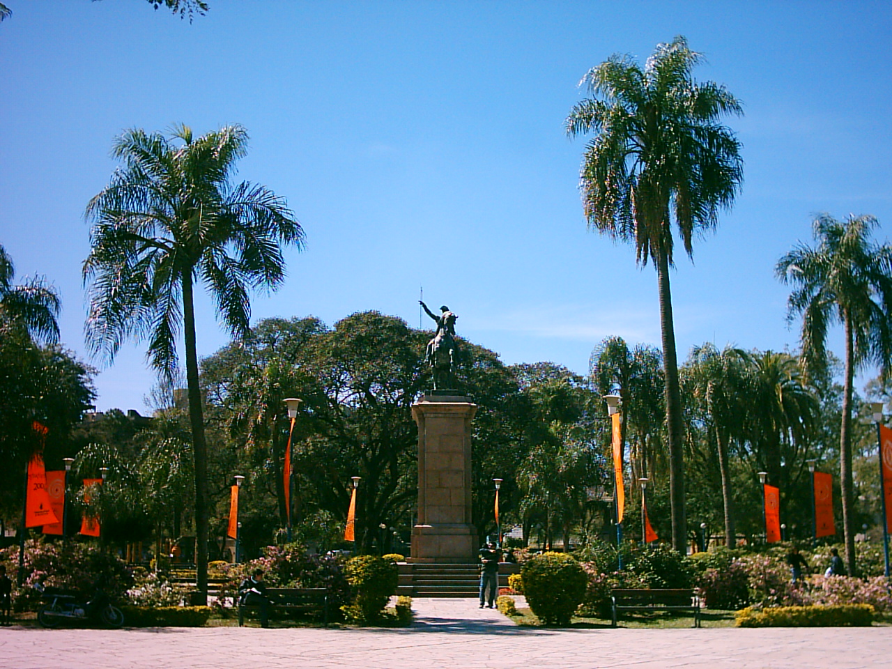 Foto de Plaza 25 de Mayo de Resistencia (4)