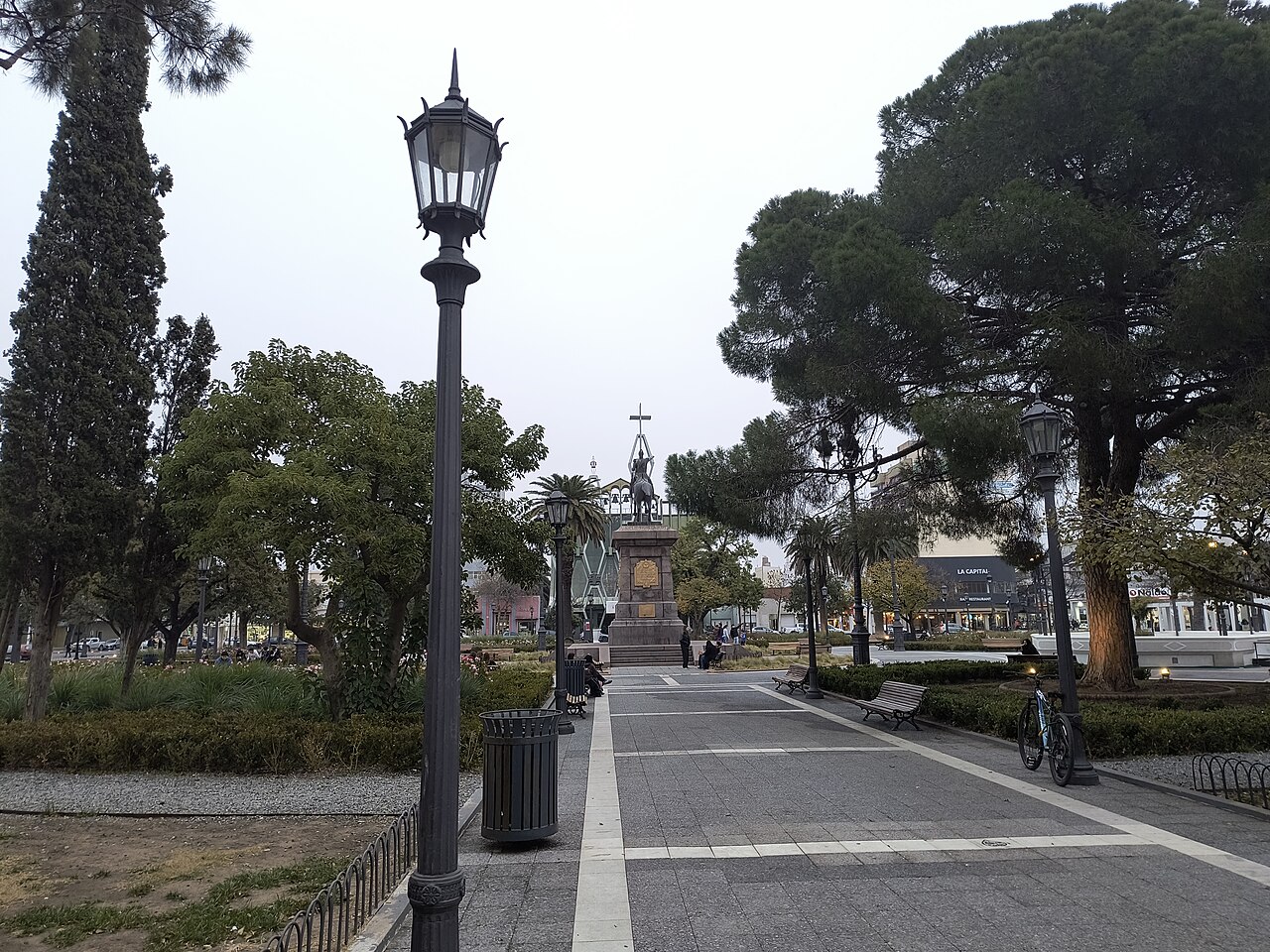 Foto de Plaza San Martín y catedral de Santa Rosa (3)