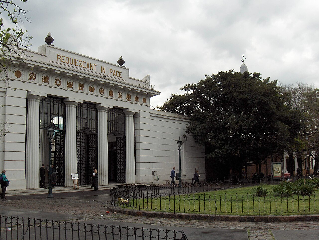 Cementerio de la Recoleta y Basílica del Pilar