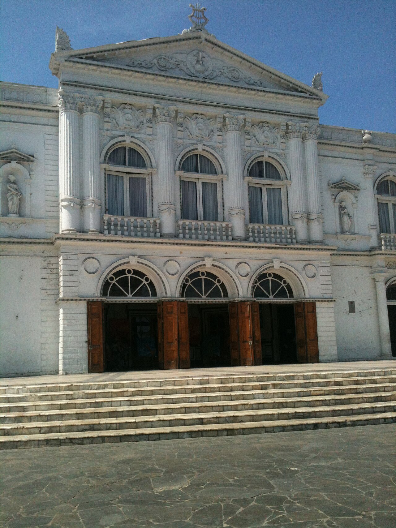 Photo of Plaza Prat y Teatro Municipal de Iquique (4)