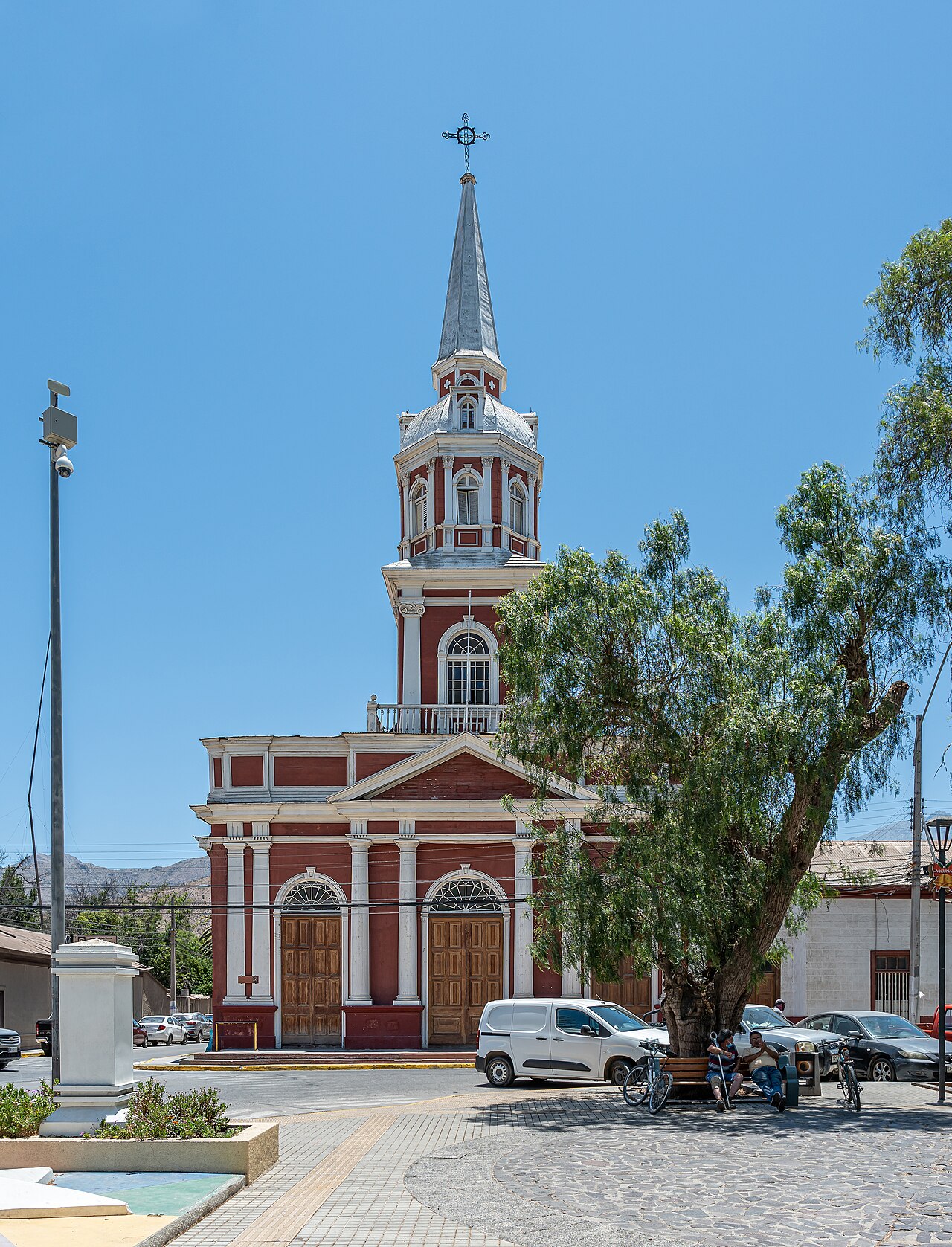 Plaza e iglesia de Vicuña