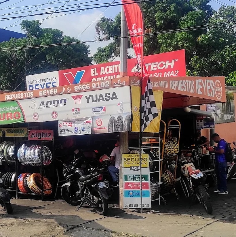 MOTO REPUESTOS REYES