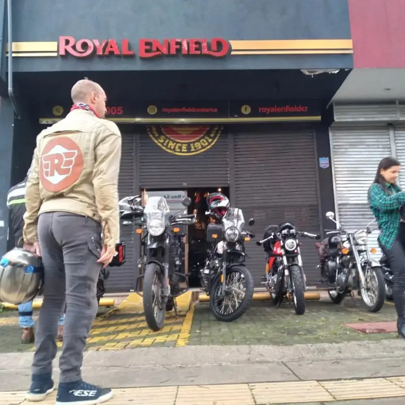 Royal Enfield - Paseo Colón