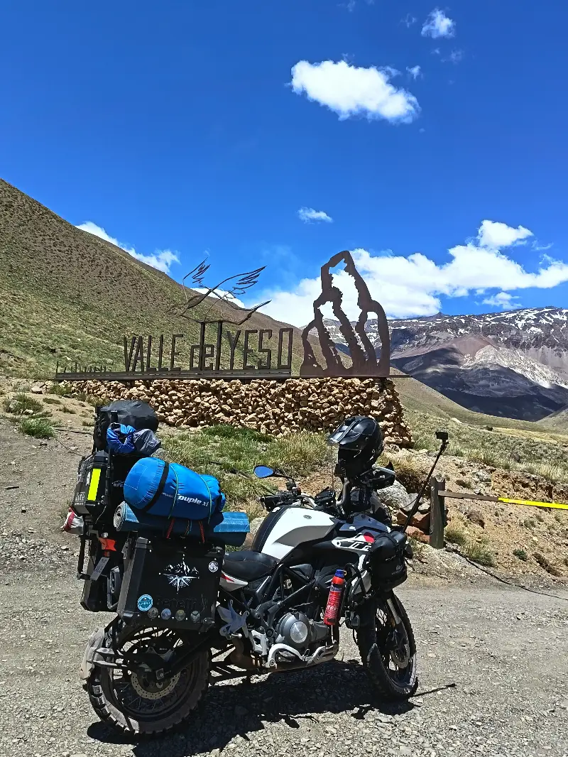 Valle del Yeso y termas del Plomo
